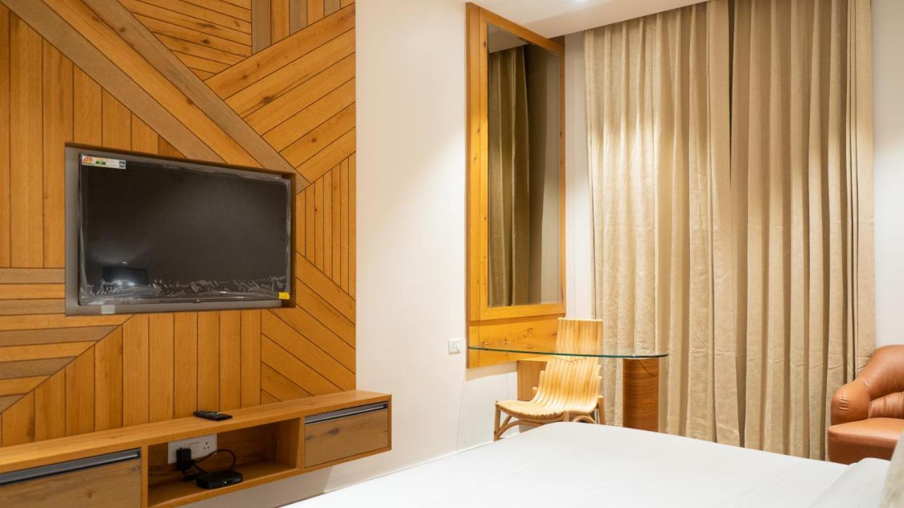 Clarks Inn Suites 캉그라 외부 사진