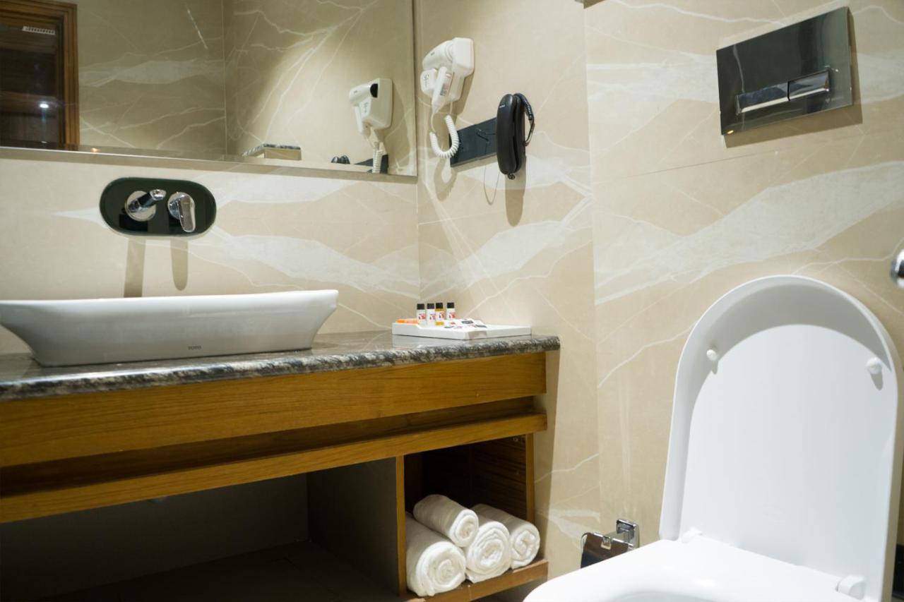 Clarks Inn Suites 캉그라 외부 사진