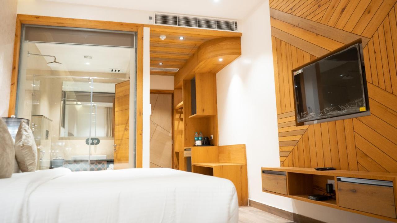 Clarks Inn Suites 캉그라 외부 사진