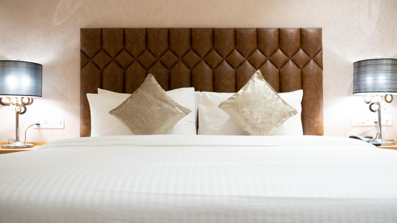 Clarks Inn Suites 캉그라 외부 사진