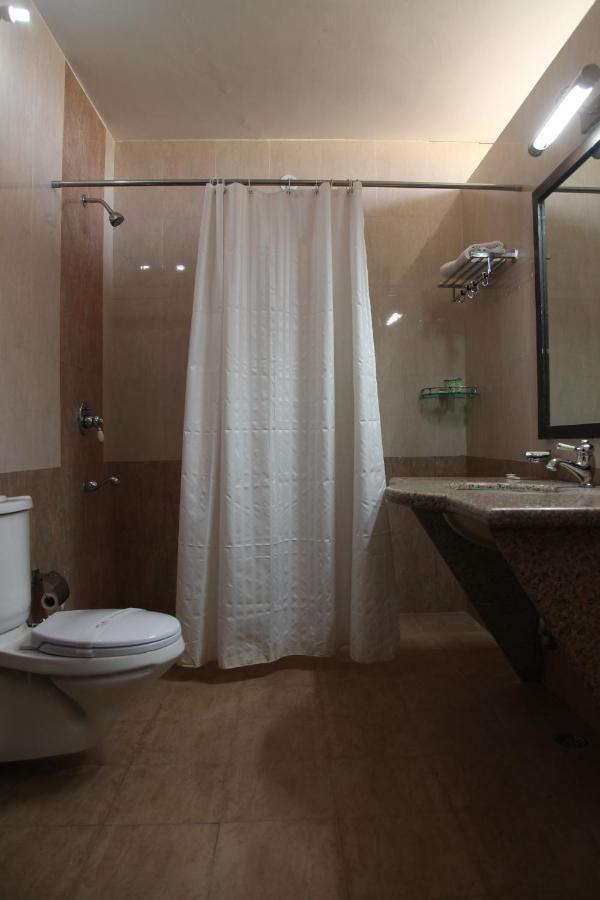 Clarks Inn Suites 캉그라 외부 사진