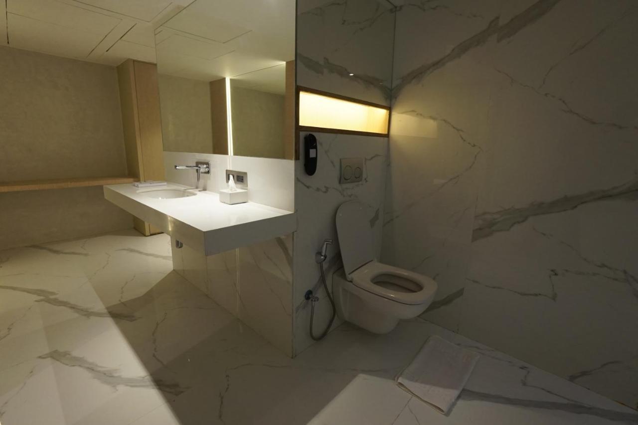 Clarks Inn Suites 캉그라 외부 사진