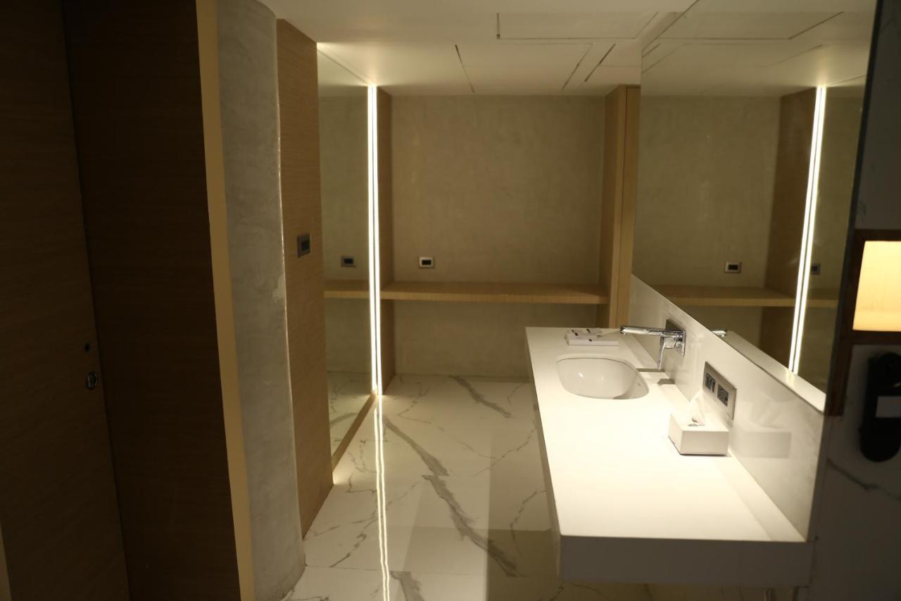 Clarks Inn Suites 캉그라 외부 사진